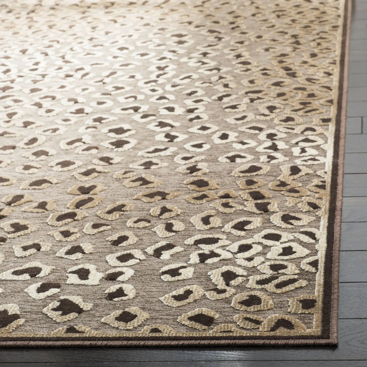 Safavieh Paradise 4'-0" x 5'-7" Rug in Beige / Brown