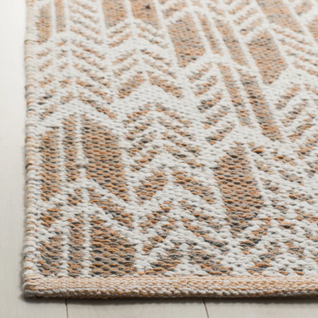 Safavieh Montauk 5'-0" x 8'-0" Rug in Orange / Ivory