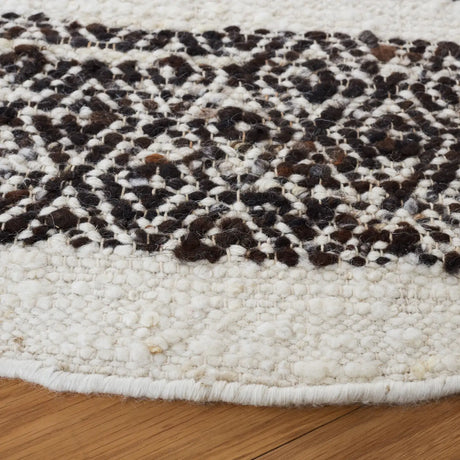 Safavieh Natura 6'-0" x 6'-0" Rug in Black / Ivory