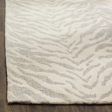 Safavieh Marbella 5'-0" x 8'-0" Rug in Light Grey / Ivory
