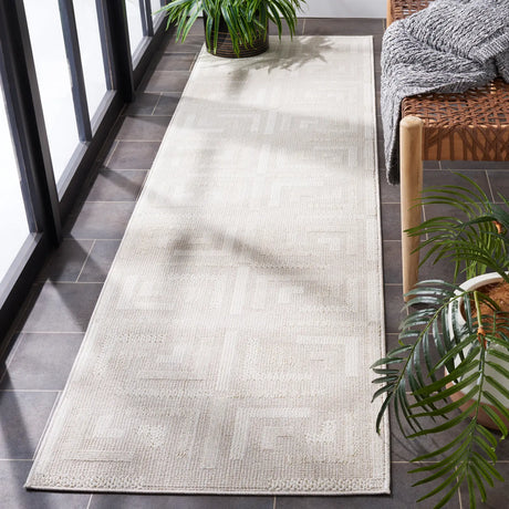 Safavieh Trends 2'-2" x 8'-0" Rug in Beige / Ivory