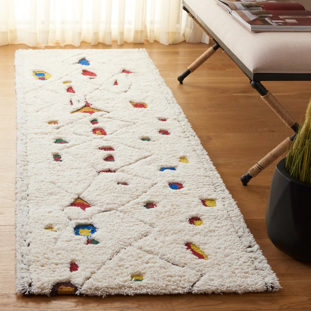 Safavieh Casablanca 2'-3" x 8'-0" Rug in Ivory / Red