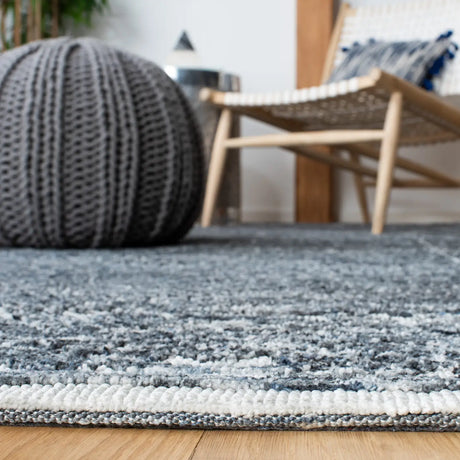 Safavieh Roslyn 4'-0" x 6'-0" Rug in Blue / Ivory