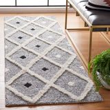 Safavieh Casablanca 2'-3" x 8'-0" Rug in Black / Ivory