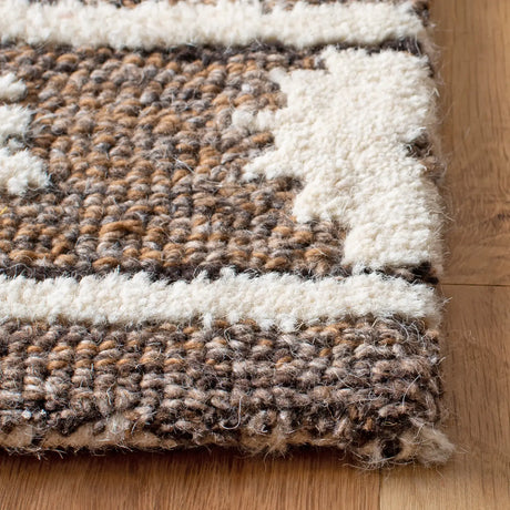 Safavieh Aspen 5'-0" x 8'-0" Rug in Ivory / Light Brown