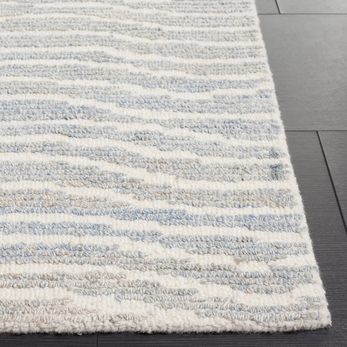 Safavieh Renewal 4'-0" x 6'-0" Rug in Light Blue / Ivory