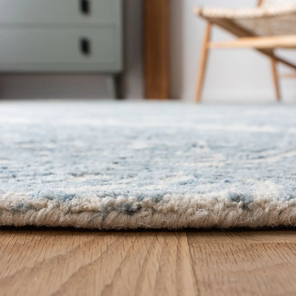 Safavieh Abstract 5'-0" x 8'-0" Rug in Ivory / Blue