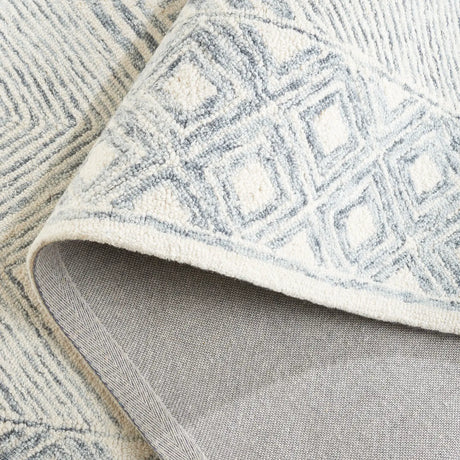 Safavieh Ebony 4'-0" x 6'-0" Rug in Grey / Ivory