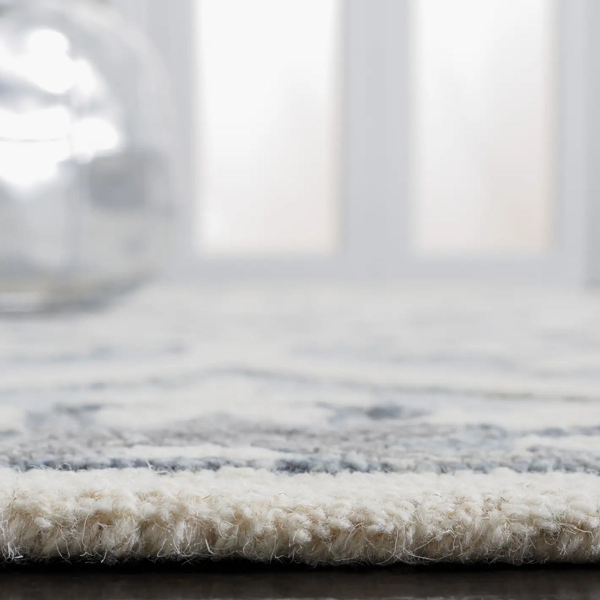 Safavieh Metro 4'-0" x 6'-0" Rug in Grey / Ivory