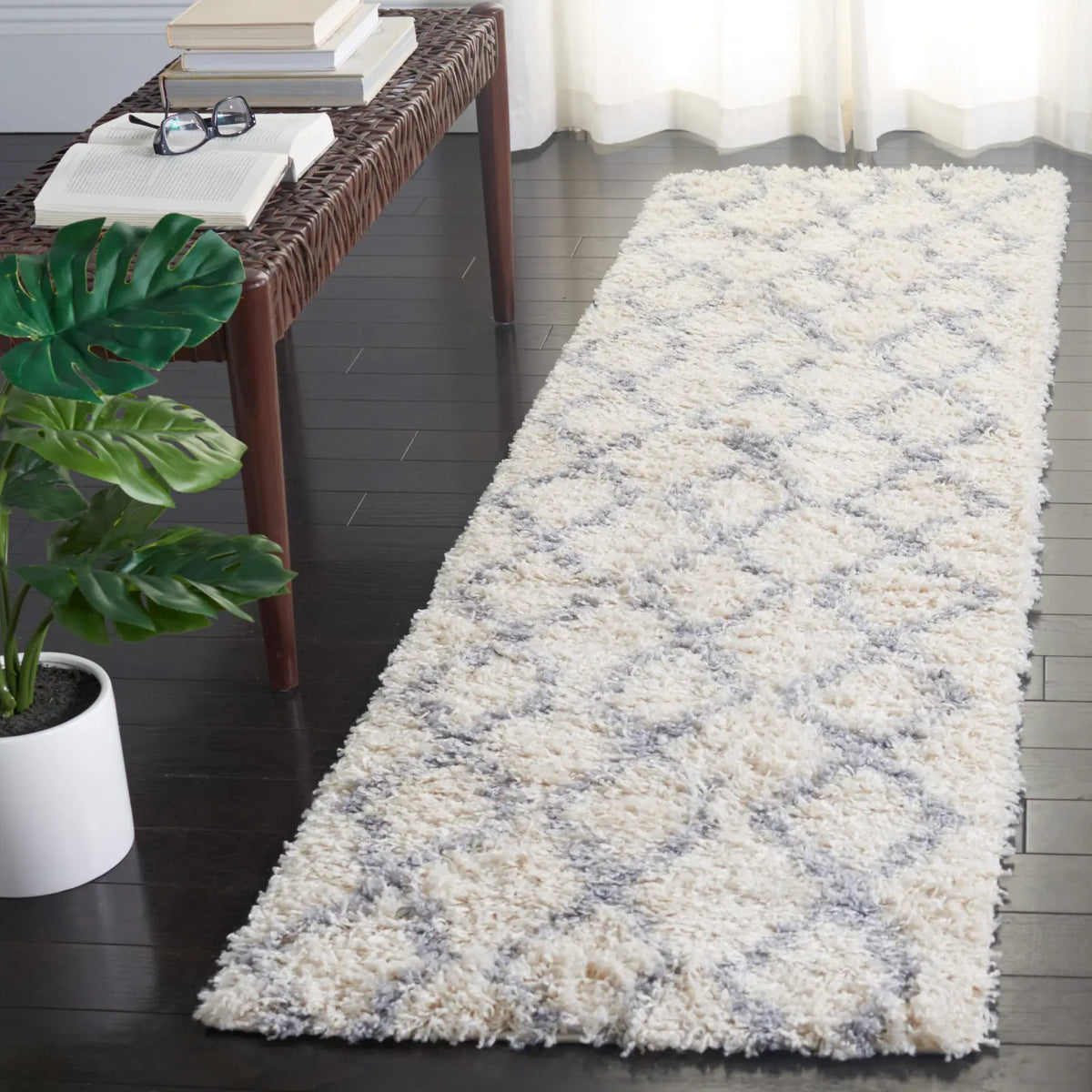 Safavieh Venus Shag 600 2'-2" x 8'-0" Rug in Ivory / Grey