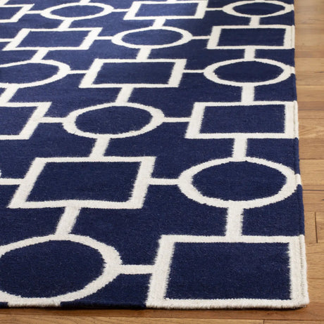 Safavieh Dhurries 4'-0" x 6'-0" Rug in Navy / Ivory