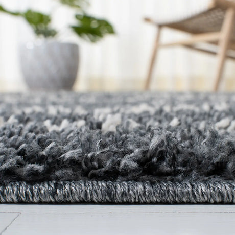 Safavieh Venus Shag 600 4'-0" x 6'-0" Rug in Dark Grey / Ivory