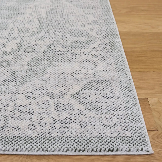 Safavieh Harrison 5'-3" x 7'-6" Rug in Green / Ivory