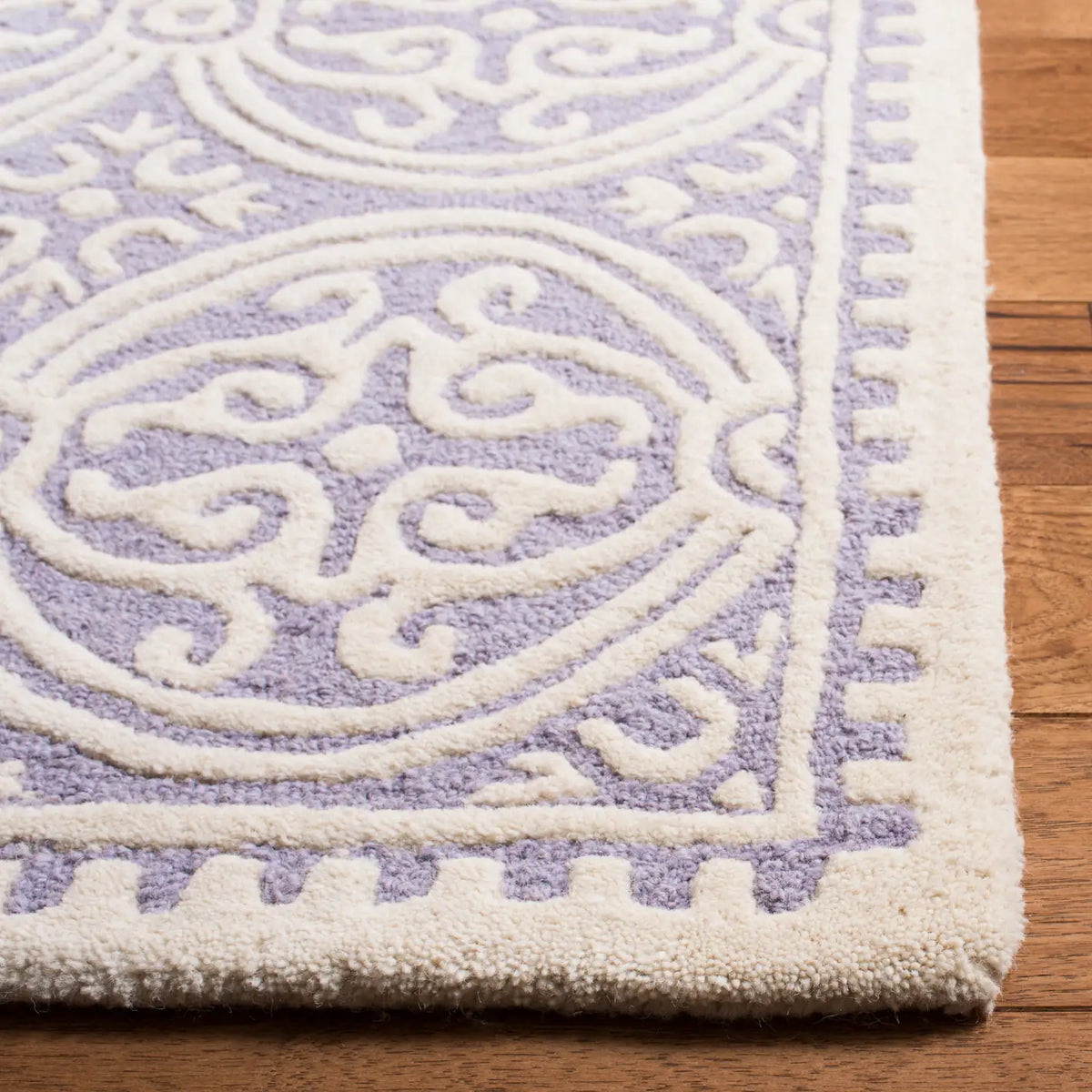 Safavieh Cambridge 5'-0" x 8'-0" Rug in Lavander / Ivory