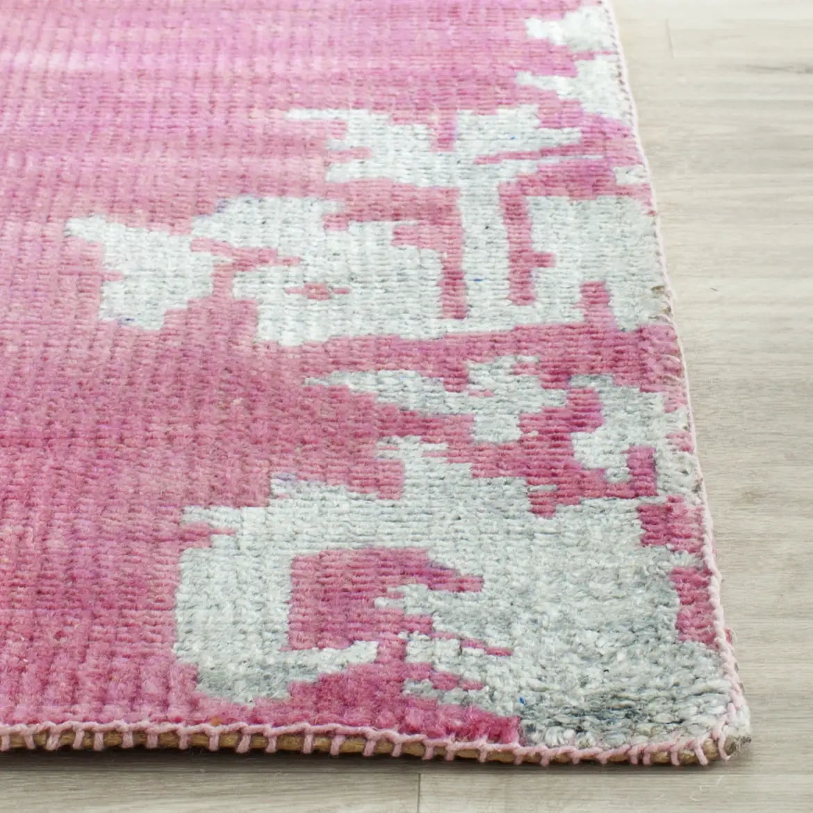 Safavieh Stone Wash 2'-6" x 10'-0" Rug in Fuchsia