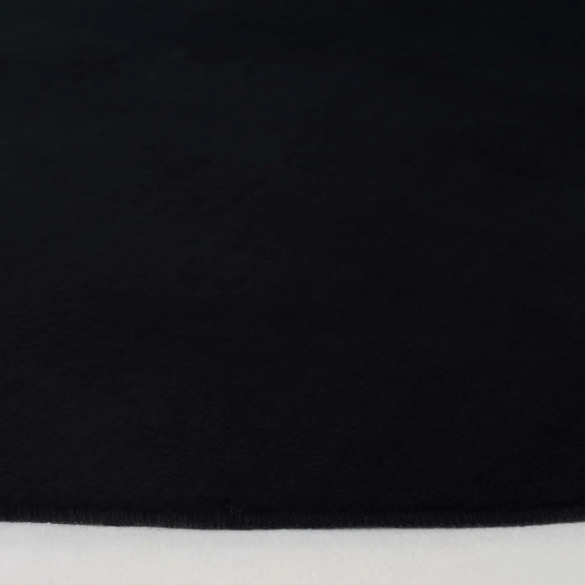 Safavieh Faux Rabbit Fur 6'-0" x 6'-0" Rug in Black