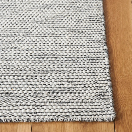 Safavieh Natura 4'-0" x 6'-0" Rug in Ivory / Black