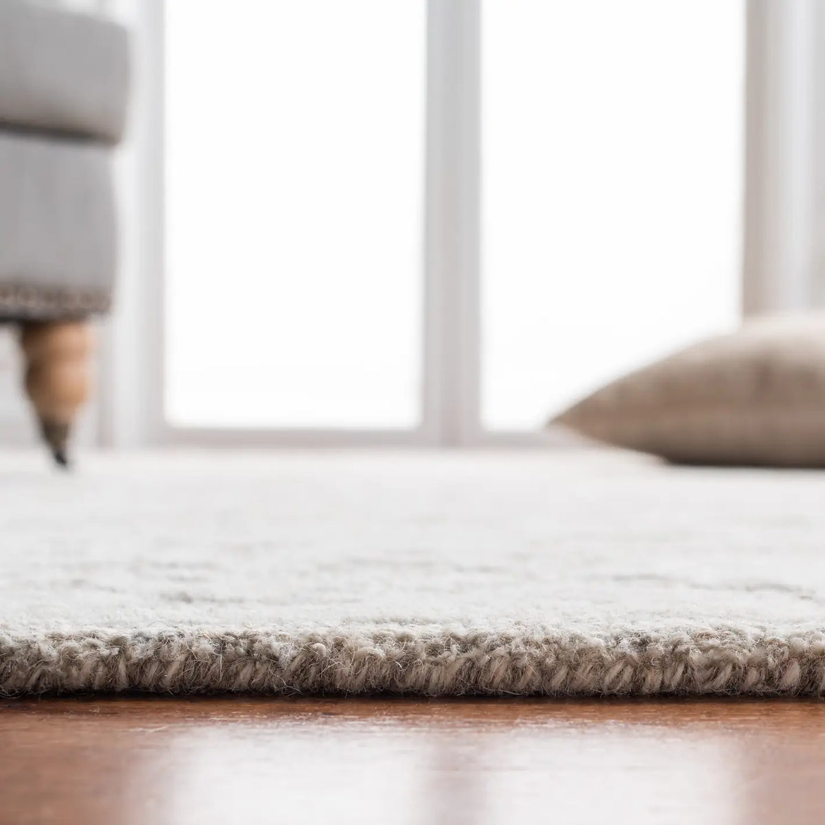 Safavieh Glamour 5'-0" x 8'-0" Rug in Beige / Ivory