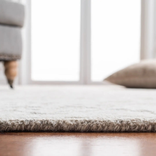 Safavieh Glamour 5'-0" x 8'-0" Rug in Beige / Ivory