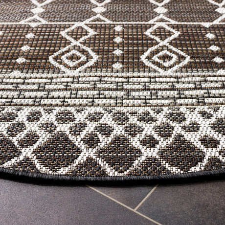 Safavieh Havana 6'-7" x 6'-7" Rug in Brown / Ivory