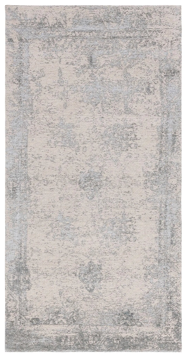 Safavieh Classic Vintage 2'-4" x 4'-8" Rug in Grey