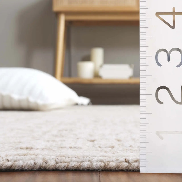 Safavieh Pine 4'-0" x 6'-0" Rug in Light Brown / Ivory