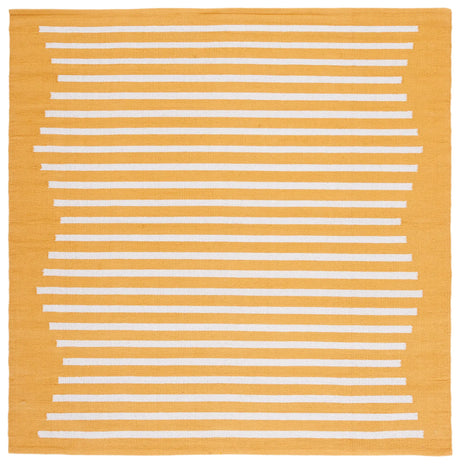 Safavieh Montauk 6'-0" x 6'-0" Rug in Gold / Ivory