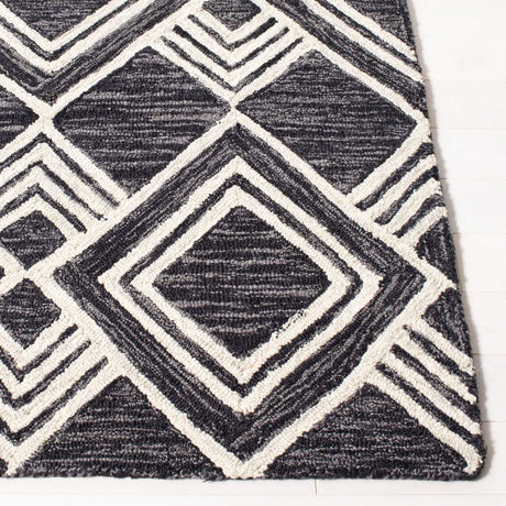 Safavieh Micro-Loop 5'-0" x 8'-0" Rug in Charcoal / Ivory