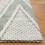 Safavieh Marbella 4'-0" x 6'-0" Rug in Green / Ivory