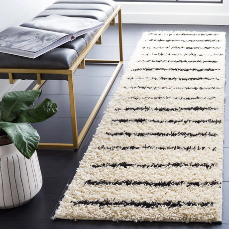 Safavieh Venus Shag 600 2'-2" x 8'-0" Rug in Ivory / Black