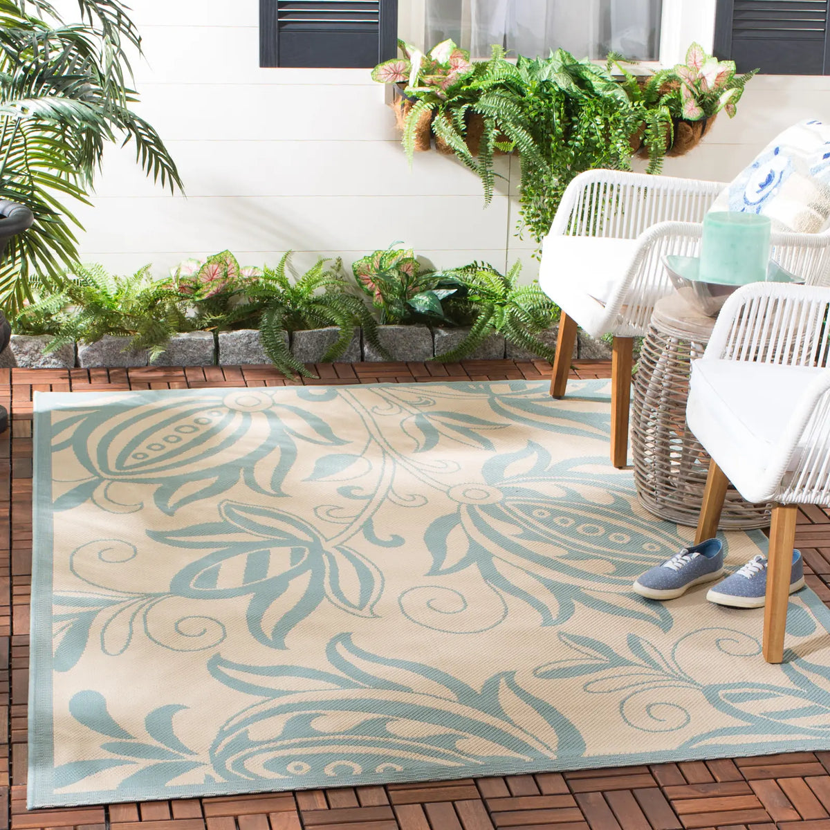 Safavieh Courtyard 4'-0" x 5'-7" Rug in Cream / Aqua