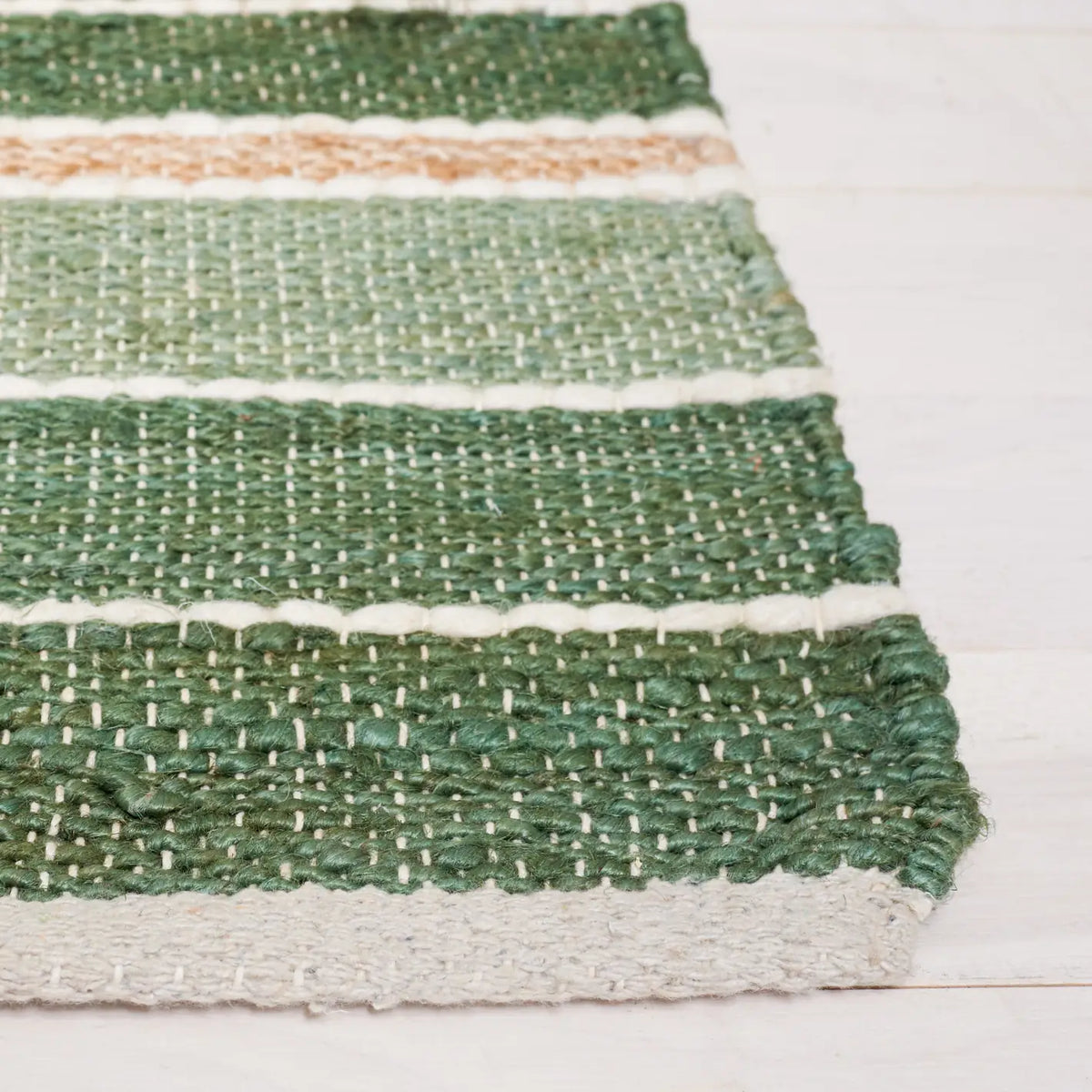 Safavieh Striped Kilim 4'-0" x 6'-0" Rug in Green / Natural