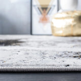 Safavieh Amelia 4'-5" x 6'-5" Rug in Grey / Gold