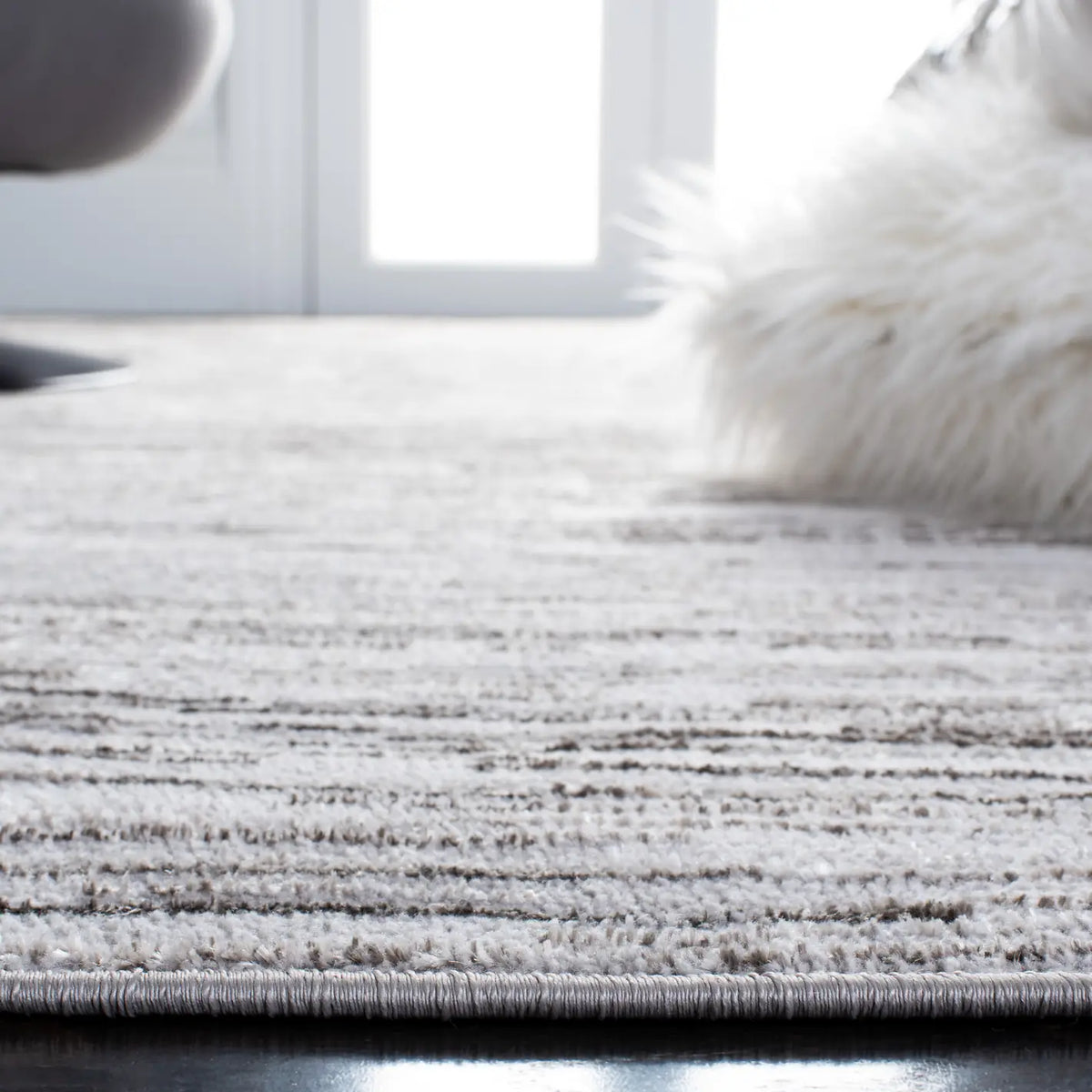 Safavieh Orchard 4'-5" x 6'-5" Rug in Grey / Light Grey