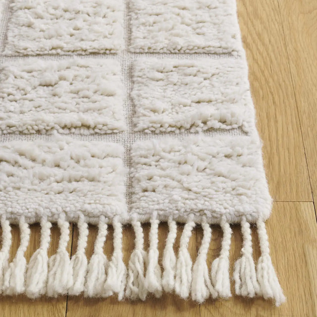Safavieh Vermont 4'-0" x 6'-0" Rug in Ivory