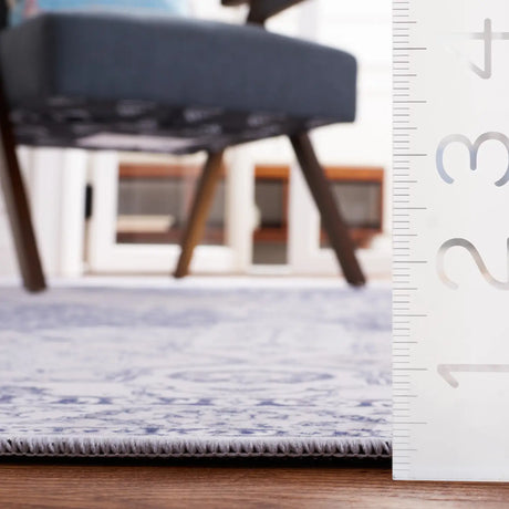 Safavieh Tucson 4'-0" x 6'-0" Rug in Grey / Navy
