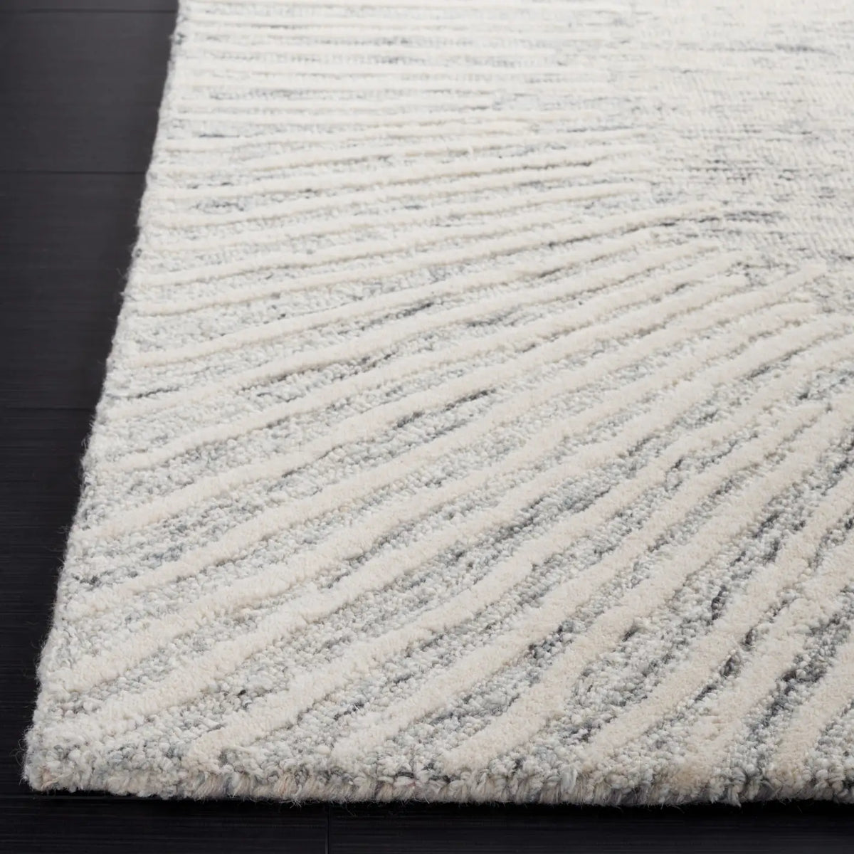 Safavieh Abstract 4'-0" x 6'-0" Rug in Grey / Ivory