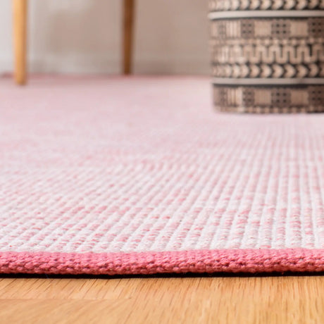 Safavieh Montauk 4'-0" x 6'-0" Rug in Pink / Fuchsia