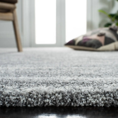 Safavieh Cyrus Shag 4'-5" x 6'-5" Rug in Grey / Ivory