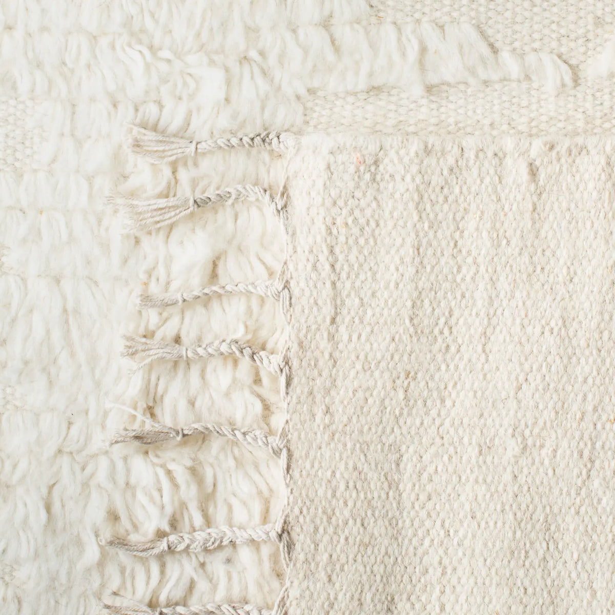 Safavieh Casablanca 5'-0" x 8'-0" Rug in Ivory