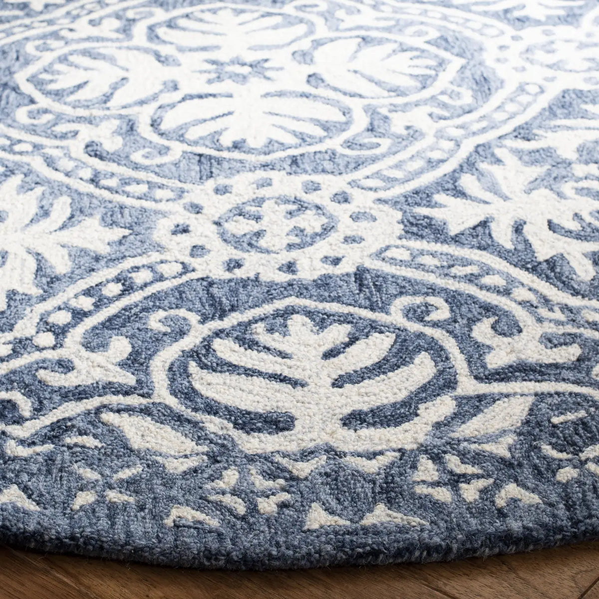 Safavieh Micro-Loop 5'-0" x 5'-0" Rug in Blue / Ivory