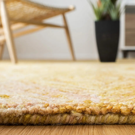 Safavieh Ikat 4'-0" x 6'-0" Rug in Gold