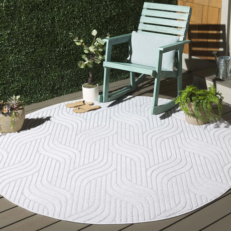 Safavieh Stella 6'-7" x 6'-7" Rug in Ivory