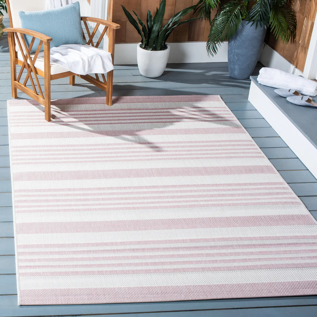 Safavieh Courtyard 4'-0" x 5'-7" Rug in Ivory / Soft Pink