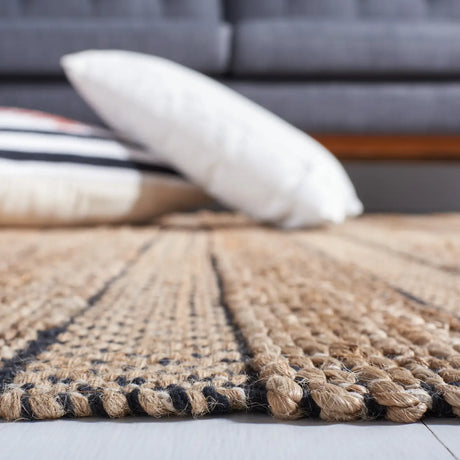 Safavieh Natural Fiber 4'-0" x 6'-0" Rug in Black / Natural