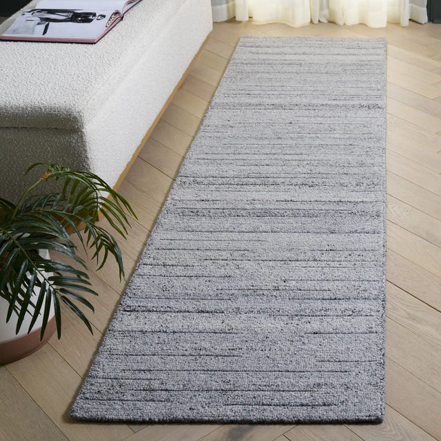 Safavieh Natura 2'-3" x 8'-0" Rug in Grey