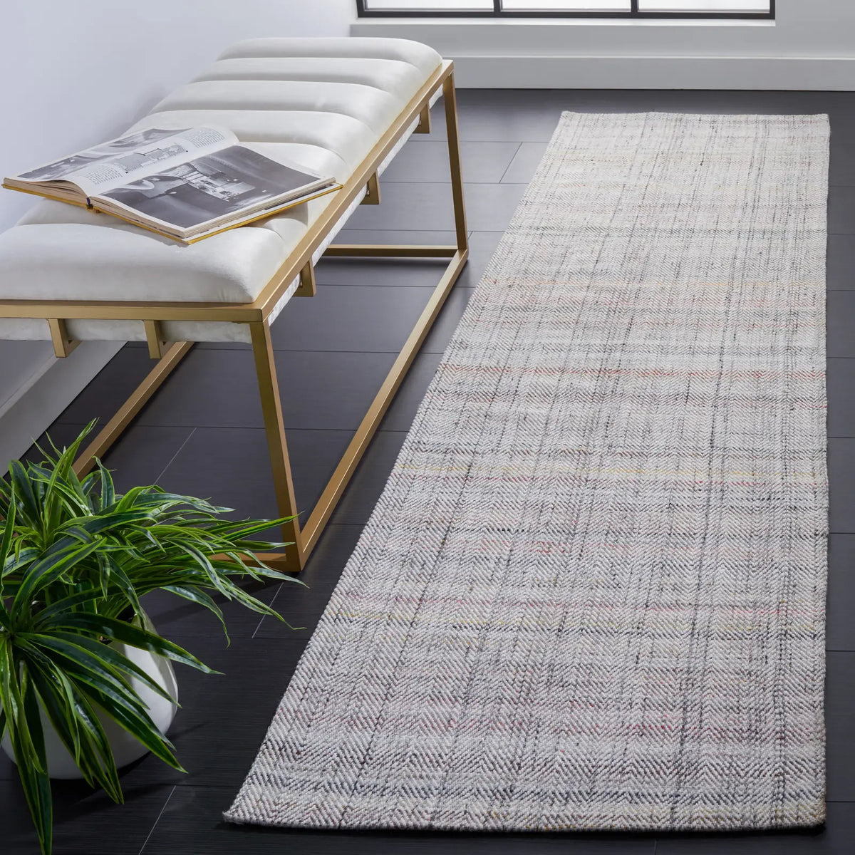 Safavieh Marbella 2'-3" x 9'-0" Rug in Red / Ivory