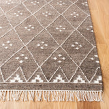 Safavieh Natural Kilim 5'-0" x 8'-0" Rug in Brown / Ivory