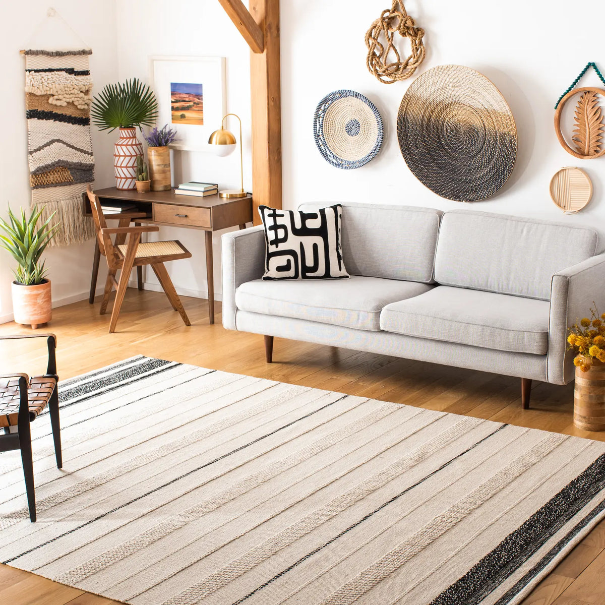 Safavieh Striped Kilim 10'-0" x 14'-0" Rug in Ivory / Black
