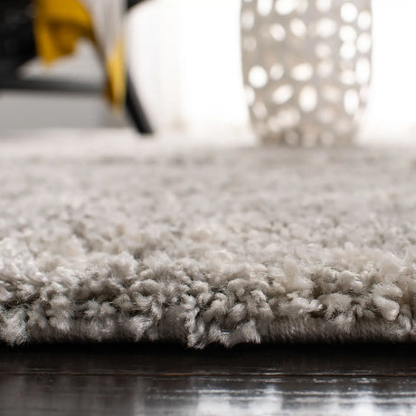 Safavieh Arizona Shag 4'-0" x 6'-0" Rug in Grey / Ivory